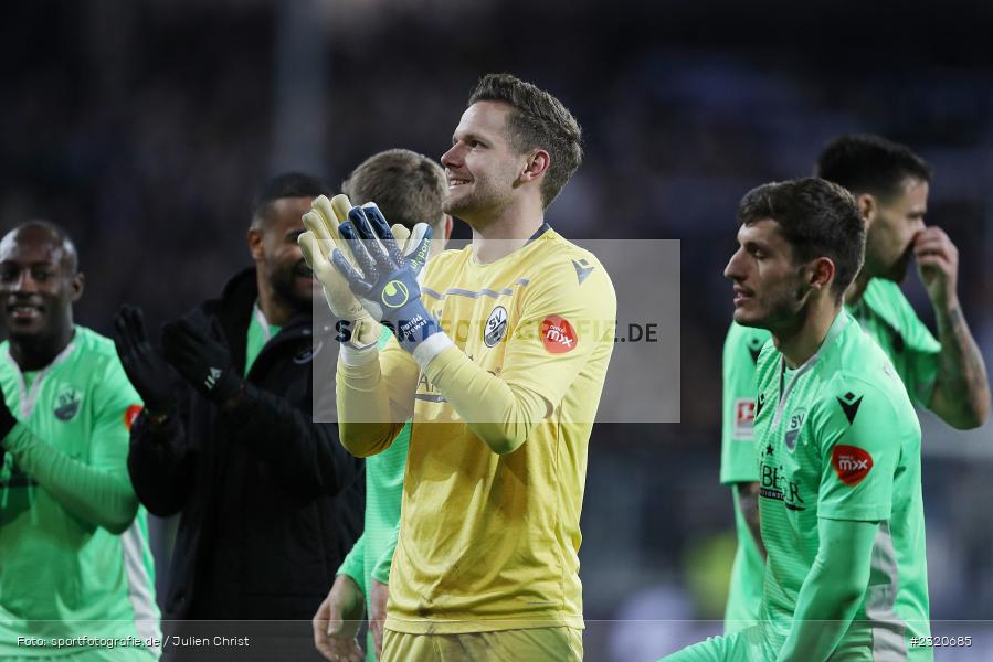 Applaus, Fans, Patrick Drewes, Merck-Stadion am Böllenfalltor, Darmstadt, 11.03.2022, DFL, sport, action, März 2022, Saison 2021/2022, 2. Bundesliga, SVS, D98, SV Sandhausen, SV Darmstadt 98 - Bild-ID: 2320685
