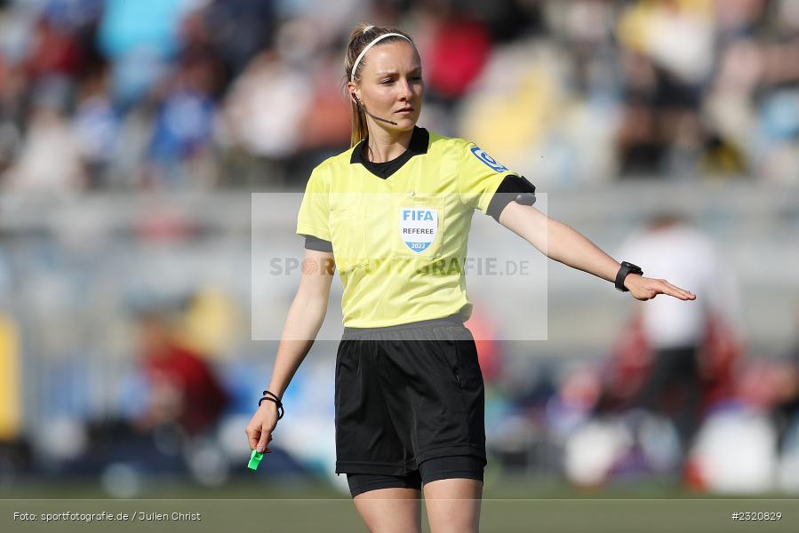 FIFA Referee, Fabienne Michel, Dietmar-Hopp-Stadion, Hoffenheim, 12.03.2022, DFB, sport, action, März 2022, Saison 2021/2022, FLYERALARM, Bundesliga, Frauen, FFBL, FLYERALARM Frauen-Bundesliga, FCB, TSG, FC Bayern München, TSG Hoffenheim - Bild-ID: 2320829