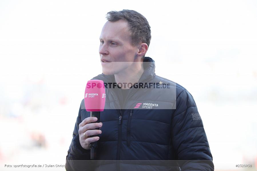 Moderation, Interview, TV, Magenta, Alexander Küpper, FLYERALARM Arena, Würzburg, 13.03.2022, DFB, sport, action, März 2022, Saison 2021/2022, Fussball, 3. Liga, BVB, FWK, Borussia Dortmund II, FC Würzburger Kickers - Bild-ID: 2320938