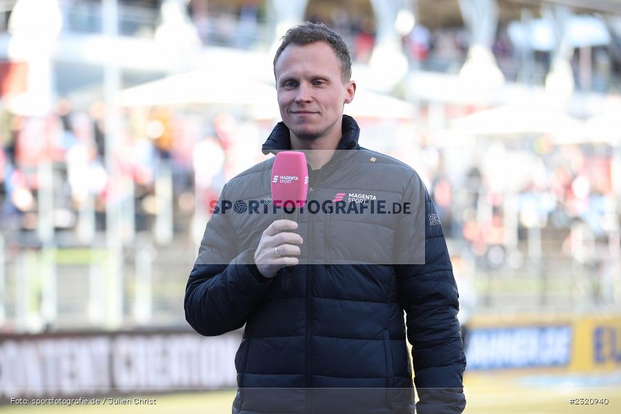 Moderation, Interview, TV, Magenta, Alexander Küpper, FLYERALARM Arena, Würzburg, 13.03.2022, DFB, sport, action, März 2022, Saison 2021/2022, Fussball, 3. Liga, BVB, FWK, Borussia Dortmund II, FC Würzburger Kickers - Bild-ID: 2320940