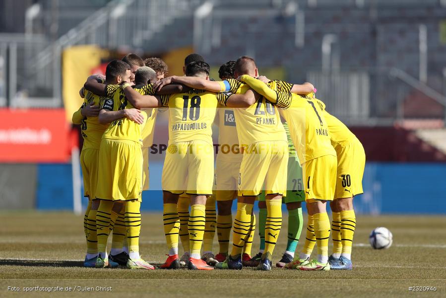 Mannschaftskreis, FLYERALARM Arena, Würzburg, 13.03.2022, DFB, sport, action, März 2022, Saison 2021/2022, Fussball, 3. Liga, BVB, FWK, Borussia Dortmund II, FC Würzburger Kickers - Bild-ID: 2320946