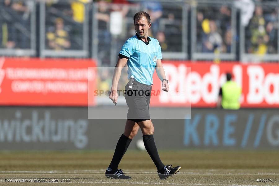 Schiedsrichter, Florian Heft, FLYERALARM Arena, Würzburg, 13.03.2022, DFB, sport, action, März 2022, Saison 2021/2022, Fussball, 3. Liga, BVB, FWK, Borussia Dortmund II, FC Würzburger Kickers - Bild-ID: 2320961 Schiedsrichter, Florian Heft, FLYERALARM Arena, Würzburg, 13.03.2022, DFB, sport, action, März 2022, Saison 2021/2022, Fussball, 3. Liga, BVB, FWK, Borussia Dortmund II, FC Würzburger Kickers - Bild-ID: 2320961