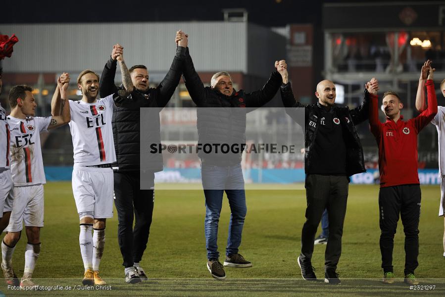 Emotionen, Jubel, Olaf Janssen, FLYERALARM Arena, Würzburg, 18.03.2022, DFL, sport, action, März 2022, Saison 2021/2022, Fussball, FCV, FWK, FC Viktoria Köln, FC Würzburger Kickers - Bild-ID: 2321297 Emotionen, Jubel, Olaf Janssen, FLYERALARM Arena, Würzburg, 18.03.2022, DFL, sport, action, März 2022, Saison 2021/2022, Fussball, FCV, FWK, FC Viktoria Köln, FC Würzburger Kickers - Bild-ID: 2321297