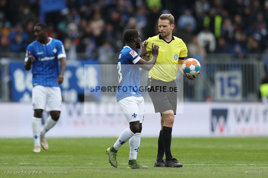 Schiedsrichter, Sven Waschitzki-Günther, Merck-Stadion am Böllenfalltor, Darmstadt, 02.04.2022, DFL, sport, action, April 2022, Saison 2021/2022, KSV, D98, 2. Bundesliga, Fussball, Holstein Kiel, SV Darmstadt 98 - Bild-ID: 2322502 Schiedsrichter, Sven Waschitzki-Günther, Merck-Stadion am Böllenfalltor, Darmstadt, 02.04.2022, DFL, sport, action, April 2022, Saison 2021/2022, KSV, D98, 2. Bundesliga, Fussball, Holstein Kiel, SV Darmstadt 98 - Bild-ID: 2322502