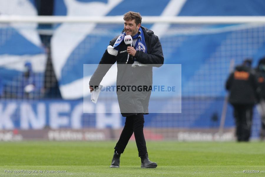 FFH, Stadionmoderator, Colin Mahnke, Merck-Stadion am Böllenfalltor, Darmstadt, 02.04.2022, DFL, sport, action, April 2022, Saison 2021/2022, KSV, D98, 2. Bundesliga, Fussball, Holstein Kiel, SV Darmstadt 98 - Bild-ID: 2322529