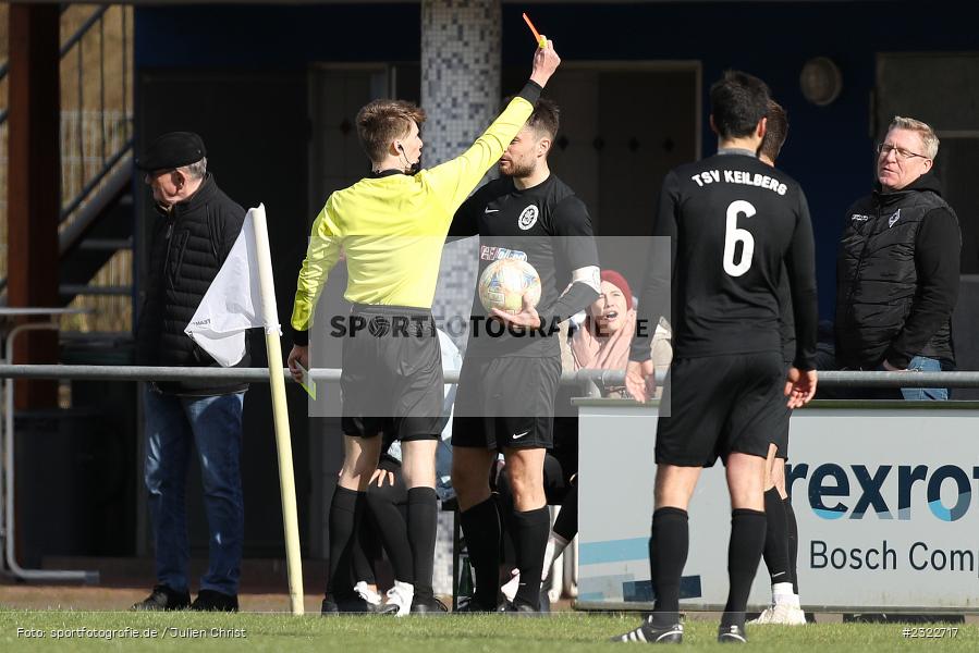 Karte, Schiedsrichter, Niklas Bornhorst, Sportgelände, Lohr am Main, 03.04.2022, BFV, sport, action, April 2022, Saison 2021/2022, KEI, TSV, Bezirksliga Unterfranken West, Fussball, TSV Keilberg, TSV Lohr - Bild-ID: 2322717