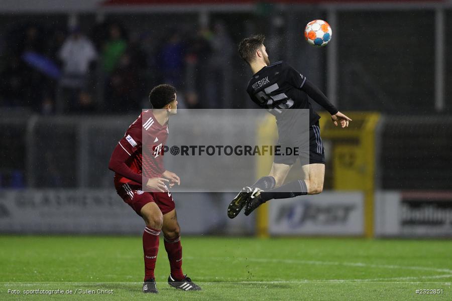 Elias Niesigk, Stadion am Schönbusch, Aschaffenburg, 08.04.2022, BFV, sport, action, April 2022, Saison 2021/2022, FCB, SVA, Regionalliga Bayern, Fussball, FC Bayern München II, SV Viktoria Aschaffenburg - Bild-ID: 2322851