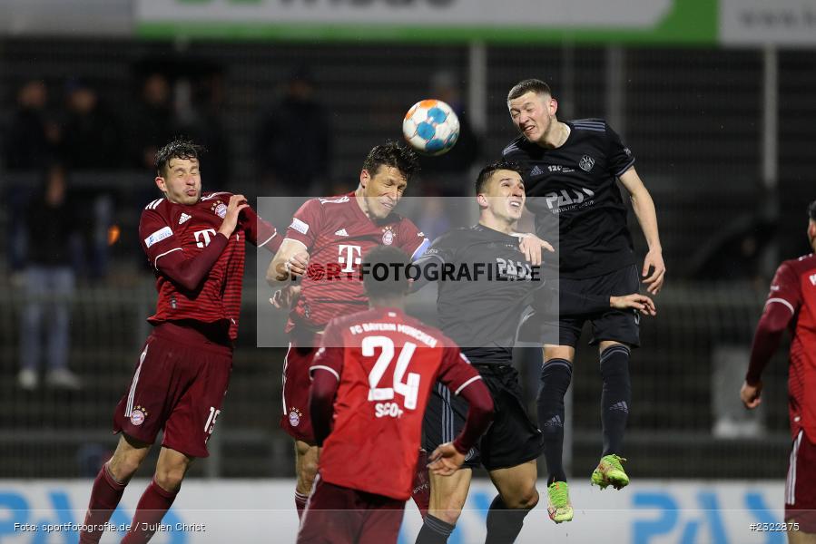 Nicolas Feldhahn, Stadion am Schönbusch, Aschaffenburg, 08.04.2022, BFV, sport, action, April 2022, Saison 2021/2022, FCB, SVA, Regionalliga Bayern, Fussball, FC Bayern München II, SV Viktoria Aschaffenburg - Bild-ID: 2322875