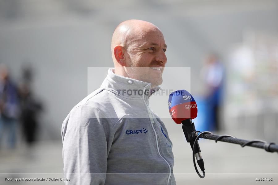 sky sport, Interview, Torsten Lieberknecht, Merck-Stadion am Böllenfalltor, Darmstadt, 17.04.2022, DFL, sport, action, April 2022, Saison 2021/2022, Fussball, 2. Bundesliga, S04, D98, FC Schalke 04, SV Darmstadt 98 - Bild-ID: 2324162