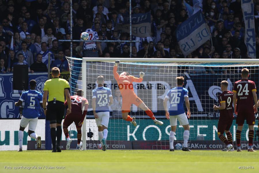 Morten Behrens, Merck-Stadion am Böllenfalltor, Darmstadt, 17.04.2022, DFL, sport, action, April 2022, Saison 2021/2022, Fussball, 2. Bundesliga, S04, D98, FC Schalke 04, SV Darmstadt 98 - Bild-ID: 2324174