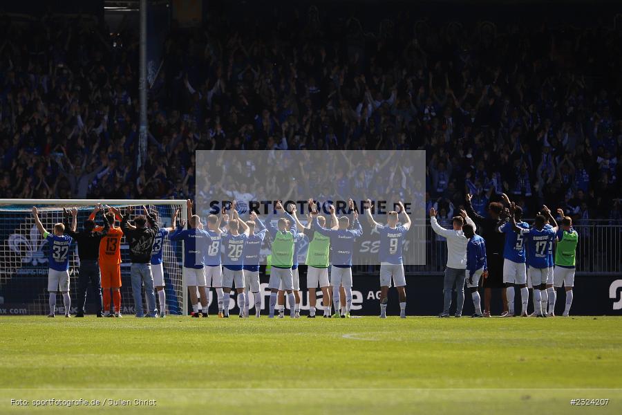 Tribüne, Fans, Lilien, Unterstützung, Gestik, Applaus, Team, Merck-Stadion am Böllenfalltor, Darmstadt, 17.04.2022, DFL, sport, action, April 2022, Saison 2021/2022, Fussball, 2. Bundesliga, S04, D98, FC Schalke 04, SV Darmstadt 98 - Bild-ID: 2324207 Tribüne, Fans, Lilien, Unterstützung, Gestik, Applaus, Team, Merck-Stadion am Böllenfalltor, Darmstadt, 17.04.2022, DFL, sport, action, April 2022, Saison 2021/2022, Fussball, 2. Bundesliga, S04, D98, FC Schalke 04, SV Darmstadt 98 - Bild-ID: 2324207