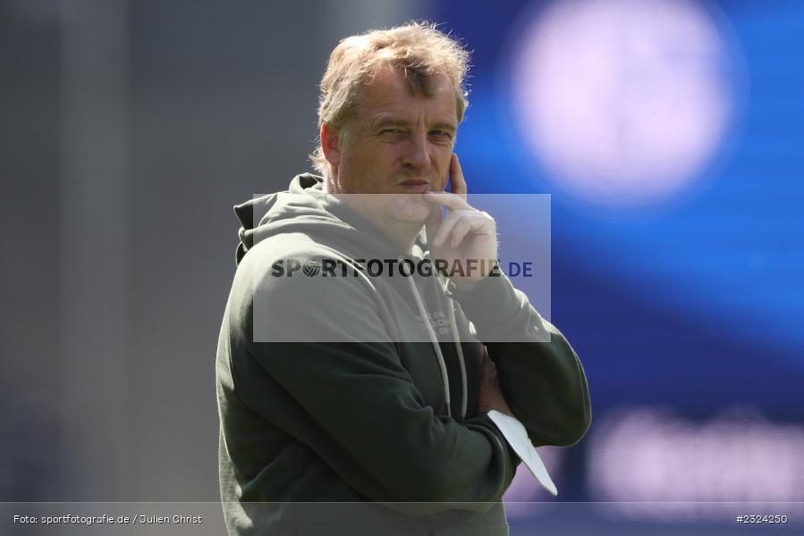 Mike Büskens, Merck-Stadion am Böllenfalltor, Darmstadt, 17.04.2022, DFL, sport, action, April 2022, Saison 2021/2022, Fussball, 2. Bundesliga, S04, D98, FC Schalke 04, SV Darmstadt 98 - Bild-ID: 2324250