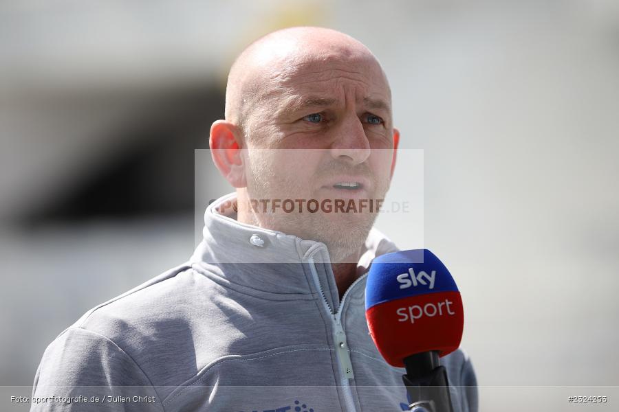 sky sport, Interview, Torsten Lieberknecht, Merck-Stadion am Böllenfalltor, Darmstadt, 17.04.2022, DFL, sport, action, April 2022, Saison 2021/2022, Fussball, 2. Bundesliga, S04, D98, FC Schalke 04, SV Darmstadt 98 - Bild-ID: 2324253