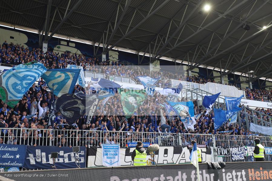 Marler Jungs, Originals 75, Ultras, Solidarität, Hugos, Fans, Merck-Stadion am Böllenfalltor, Darmstadt, 17.04.2022, DFL, sport, action, April 2022, Saison 2021/2022, Fussball, 2. Bundesliga, S04, D98, FC Schalke 04, SV Darmstadt 98 - Bild-ID: 2324256