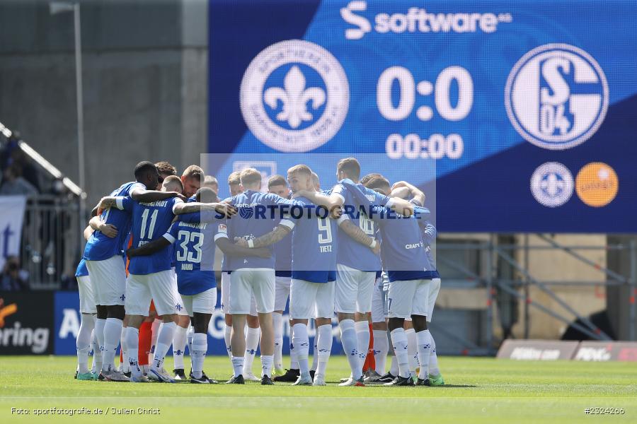 Mannschaftskreis, Merck-Stadion am Böllenfalltor, Darmstadt, 17.04.2022, DFL, sport, action, April 2022, Saison 2021/2022, Fussball, 2. Bundesliga, S04, D98, FC Schalke 04, SV Darmstadt 98 - Bild-ID: 2324266
