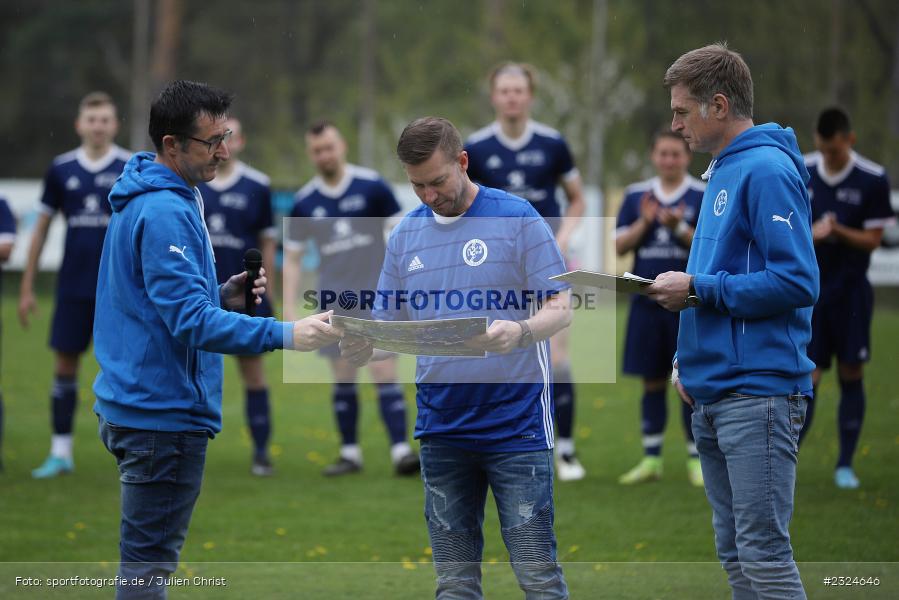 Timo Kraus, Michael Arlt, Ehrung, Sportgelände Am Brandweiher, Freudenberg, 24.04.2022, BFV, sport, action, April 2022, Saison 2021/2022, Amateure, Fussball, Kreisklasse A TBB, WLZ, RAU, SpG Welzbachtal, SpG Rauenberg/Boxtal - Bild-ID: 2324646 Timo Kraus, Michael Arlt, Ehrung, Sportgelände Am Brandweiher, Freudenberg, 24.04.2022, BFV, sport, action, April 2022, Saison 2021/2022, Amateure, Fussball, Kreisklasse A TBB, WLZ, RAU, SpG Welzbachtal, SpG Rauenberg/Boxtal - Bild-ID: 2324646