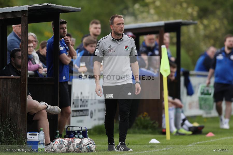Trainer, Szymon Piechowiak, Sportgelände, Nassig, 29.04.2022, BFV, sport, action, April 2022, Saison 2021/2022, Amateure, Fussball, bfv-Landesliga Odenwald, FCS, SVE, FC Schloßau, SV Eintracht Nassig - Bild-ID: 2325300