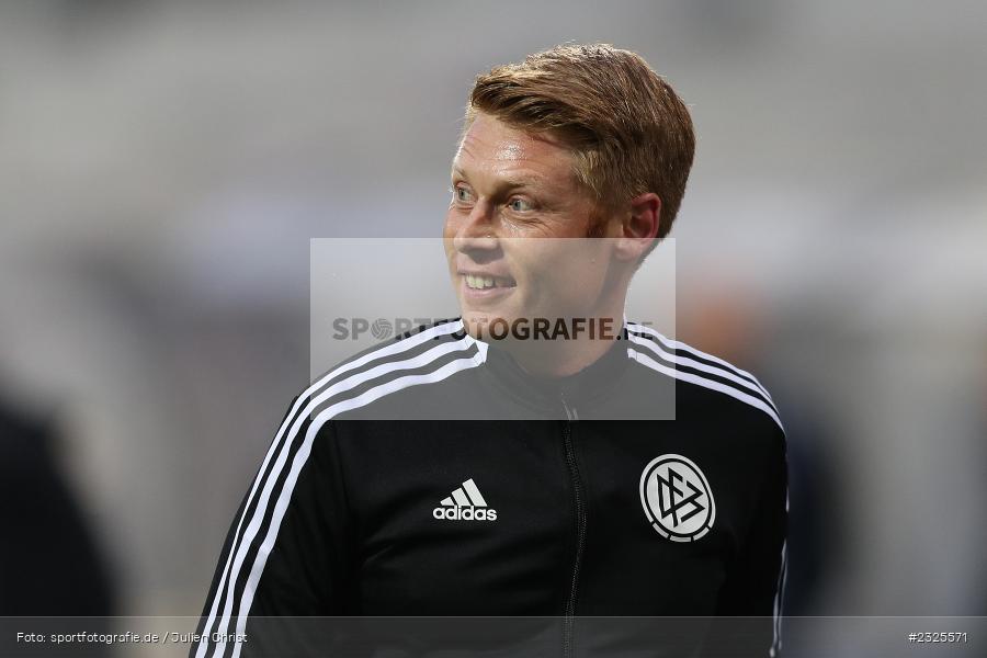Schiedsrichter, Christian Dingert, Merck-Stadion am Böllenfalltor, Darmstadt, 30.04.2022, DFL, sport, action, April 2022, Saison 2021/2022, Fussball, AUE, FCE, D98, SV98, FC Erzgebirge Aue, SV Darmstadt 98 - Bild-ID: 2325571 Schiedsrichter, Christian Dingert, Merck-Stadion am Böllenfalltor, Darmstadt, 30.04.2022, DFL, sport, action, April 2022, Saison 2021/2022, Fussball, AUE, FCE, D98, SV98, FC Erzgebirge Aue, SV Darmstadt 98 - Bild-ID: 2325571
