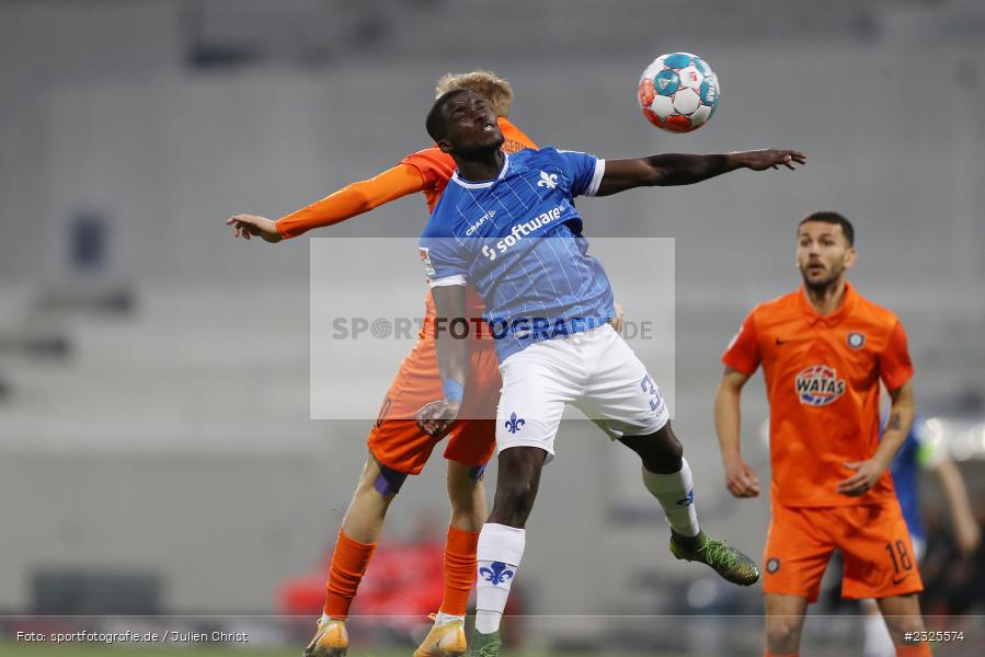 Braydon Manu, Merck-Stadion am Böllenfalltor, Darmstadt, 30.04.2022, DFL, sport, action, April 2022, Saison 2021/2022, 2. Bundesliga, Fussball, AUE, FCE, D98, SV98, FC Erzgebirge Aue, SV Darmstadt 98 - Bild-ID: 2325574