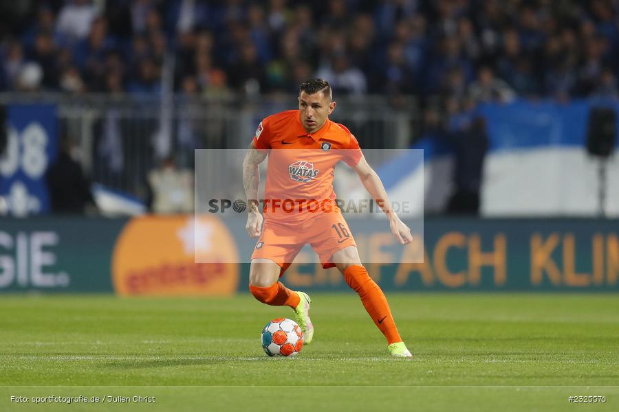 Nikola Trujic, Merck-Stadion am Böllenfalltor, Darmstadt, 30.04.2022, DFL, sport, action, April 2022, Saison 2021/2022, 2. Bundesliga, Fussball, AUE, FCE, D98, SV98, FC Erzgebirge Aue, SV Darmstadt 98 - Bild-ID: 2325576