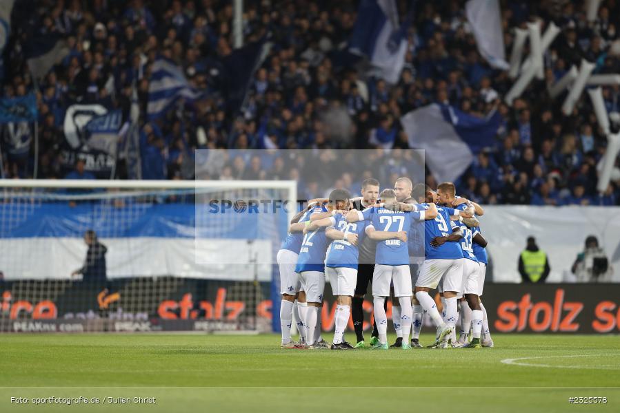 Mannschaftskreis, Merck-Stadion am Böllenfalltor, Darmstadt, 30.04.2022, DFL, sport, action, April 2022, Saison 2021/2022, 2. Bundesliga, Fussball, AUE, FCE, D98, SV98, FC Erzgebirge Aue, SV Darmstadt 98 - Bild-ID: 2325578