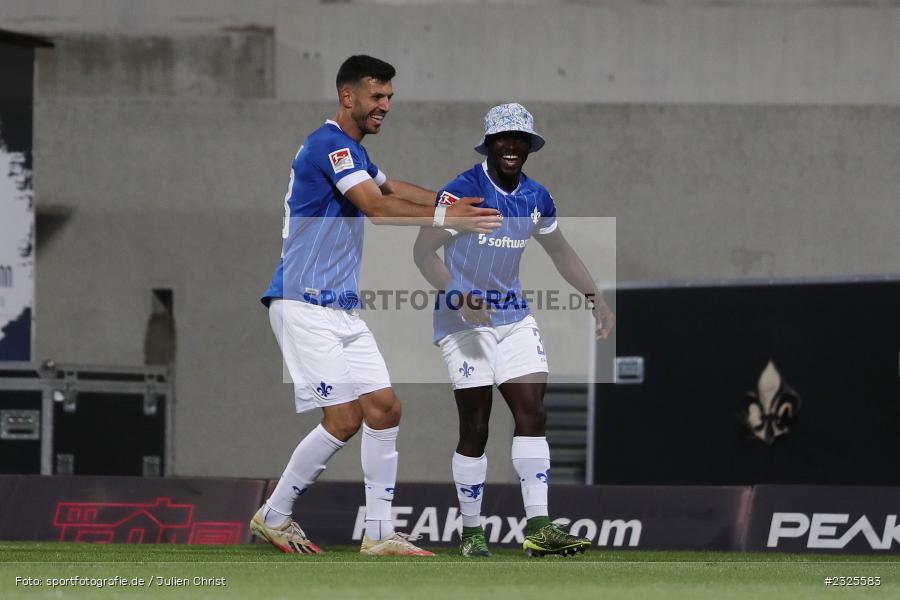 Braydon Manu, Merck-Stadion am Böllenfalltor, Darmstadt, 30.04.2022, DFL, sport, action, April 2022, Saison 2021/2022, 2. Bundesliga, Fussball, AUE, FCE, D98, SV98, FC Erzgebirge Aue, SV Darmstadt 98 - Bild-ID: 2325583