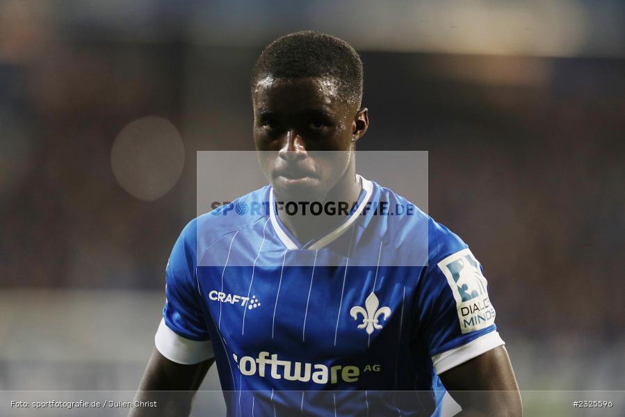 Braydon Manu, Merck-Stadion am Böllenfalltor, Darmstadt, 30.04.2022, DFL, sport, action, April 2022, Saison 2021/2022, 2. Bundesliga, Fussball, AUE, FCE, D98, SV98, FC Erzgebirge Aue, SV Darmstadt 98 - Bild-ID: 2325596