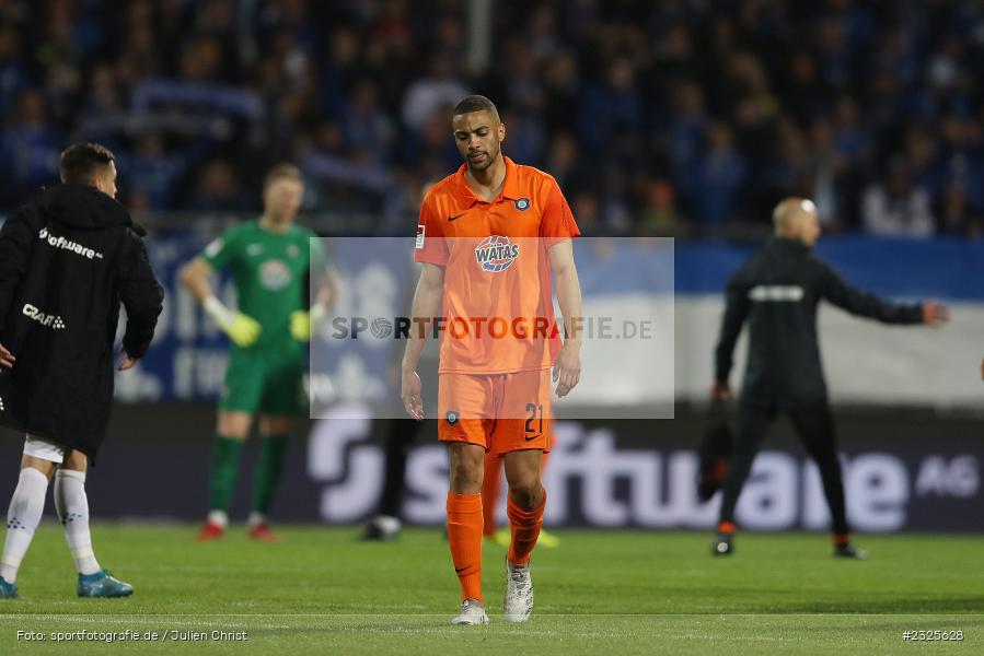 Malcolm Cacutalua, Merck-Stadion am Böllenfalltor, Darmstadt, 30.04.2022, DFL, sport, action, April 2022, Saison 2021/2022, 2. Bundesliga, Fussball, AUE, FCE, D98, SV98, FC Erzgebirge Aue, SV Darmstadt 98 - Bild-ID: 2325628