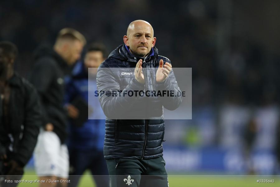 Hände, Arme, gestikuliert, Torsten Lieberknecht, Merck-Stadion am Böllenfalltor, Darmstadt, 30.04.2022, DFL, sport, action, April 2022, Saison 2021/2022, 2. Bundesliga, Fussball, AUE, FCE, D98, SV98, FC Erzgebirge Aue, SV Darmstadt 98 - Bild-ID: 2325642