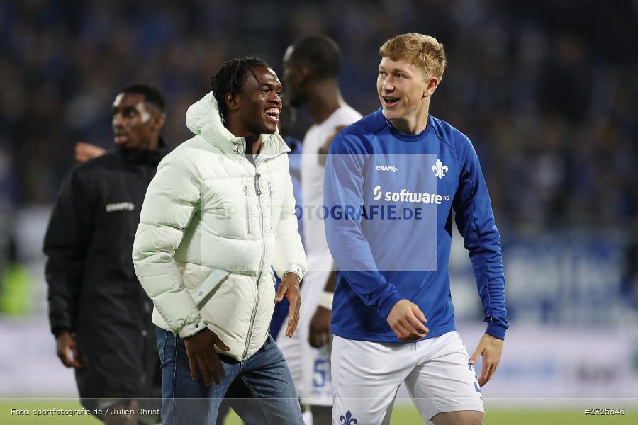 Emotionen, John Peter Sesay, Merck-Stadion am Böllenfalltor, Darmstadt, 30.04.2022, DFL, sport, action, April 2022, Saison 2021/2022, 2. Bundesliga, Fussball, AUE, FCE, D98, SV98, FC Erzgebirge Aue, SV Darmstadt 98 - Bild-ID: 2325646