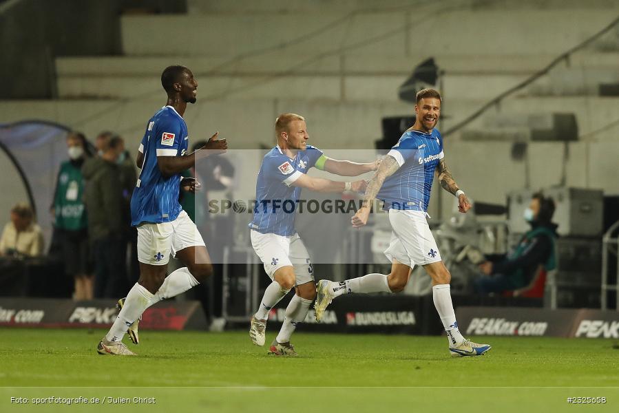 Torjubel, Tobias Kempe, Merck-Stadion am Böllenfalltor, Darmstadt, 30.04.2022, DFL, sport, action, April 2022, Saison 2021/2022, 2. Bundesliga, Fussball, AUE, FCE, D98, SV98, FC Erzgebirge Aue, SV Darmstadt 98 - Bild-ID: 2325658