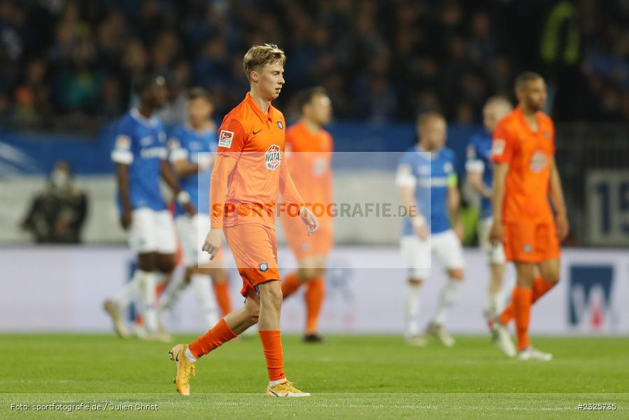 Sam Schreck, Merck-Stadion am Böllenfalltor, Darmstadt, 30.04.2022, DFL, sport, action, April 2022, Saison 2021/2022, 2. Bundesliga, Fussball, AUE, FCE, D98, SV98, FC Erzgebirge Aue, SV Darmstadt 98 - Bild-ID: 2325735