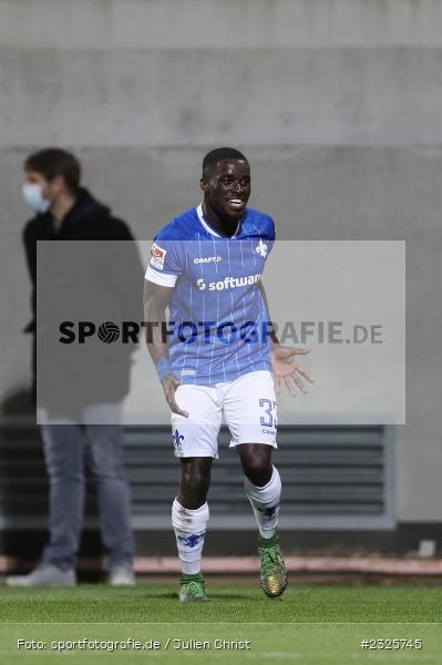 Braydon Manu, Merck-Stadion am Böllenfalltor, Darmstadt, 30.04.2022, DFL, sport, action, April 2022, Saison 2021/2022, 2. Bundesliga, Fussball, AUE, FCE, D98, SV98, FC Erzgebirge Aue, SV Darmstadt 98 - Bild-ID: 2325745