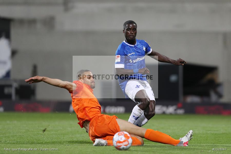 Braydon Manu, Merck-Stadion am Böllenfalltor, Darmstadt, 30.04.2022, DFL, sport, action, April 2022, Saison 2021/2022, 2. Bundesliga, Fussball, AUE, FCE, D98, SV98, FC Erzgebirge Aue, SV Darmstadt 98 - Bild-ID: 2325747