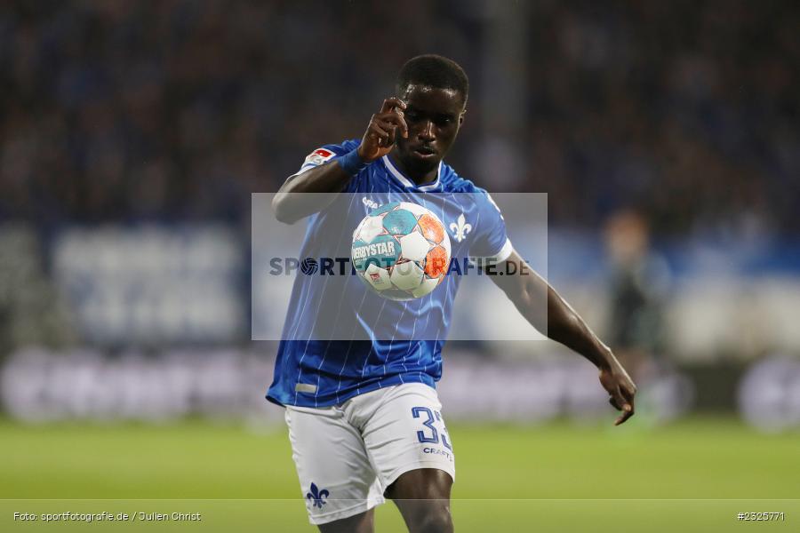 Braydon Manu, Merck-Stadion am Böllenfalltor, Darmstadt, 30.04.2022, DFL, sport, action, April 2022, Saison 2021/2022, 2. Bundesliga, Fussball, AUE, FCE, D98, SV98, FC Erzgebirge Aue, SV Darmstadt 98 - Bild-ID: 2325771