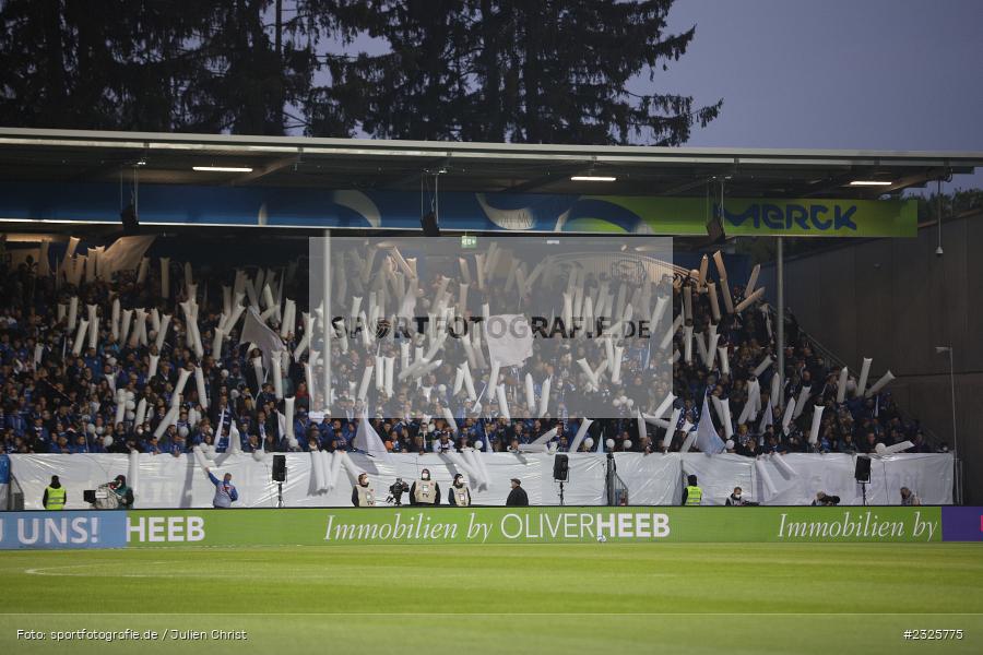 Choregografie, Merck-Stadion am Böllenfalltor, Darmstadt, 30.04.2022, DFL, sport, action, April 2022, Saison 2021/2022, 2. Bundesliga, Fussball, AUE, FCE, D98, SV98, FC Erzgebirge Aue, SV Darmstadt 98 - Bild-ID: 2325775
