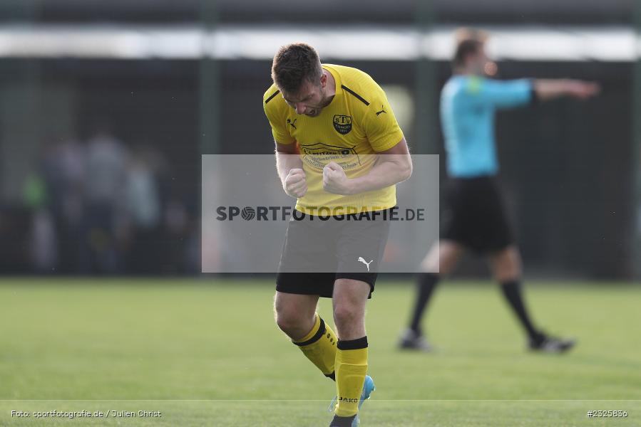Emotionen, Daniel Woller, Sportplatz, Eisingen, 01.05.2022, BFV, sport, action, Mai 2022, Saison 2021/2022, Fussball, Kreispokal Finale, TUS, TSV, TuS Frammersbach, TSV Eisingen - Bild-ID: 2325836
