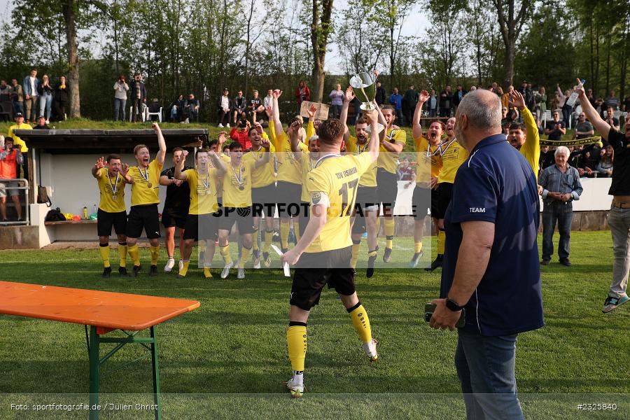 Pokal, Constantin Schmitt, Sportplatz, Eisingen, 01.05.2022, BFV, sport, action, Mai 2022, Saison 2021/2022, Fussball, Kreispokal Finale, TUS, TSV, TuS Frammersbach, TSV Eisingen - Bild-ID: 2325840