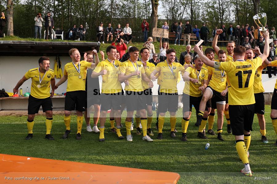 Pokal, Constantin Schmitt, Sportplatz, Eisingen, 01.05.2022, BFV, sport, action, Mai 2022, Saison 2021/2022, Fussball, Kreispokal Finale, TUS, TSV, TuS Frammersbach, TSV Eisingen - Bild-ID: 2325841