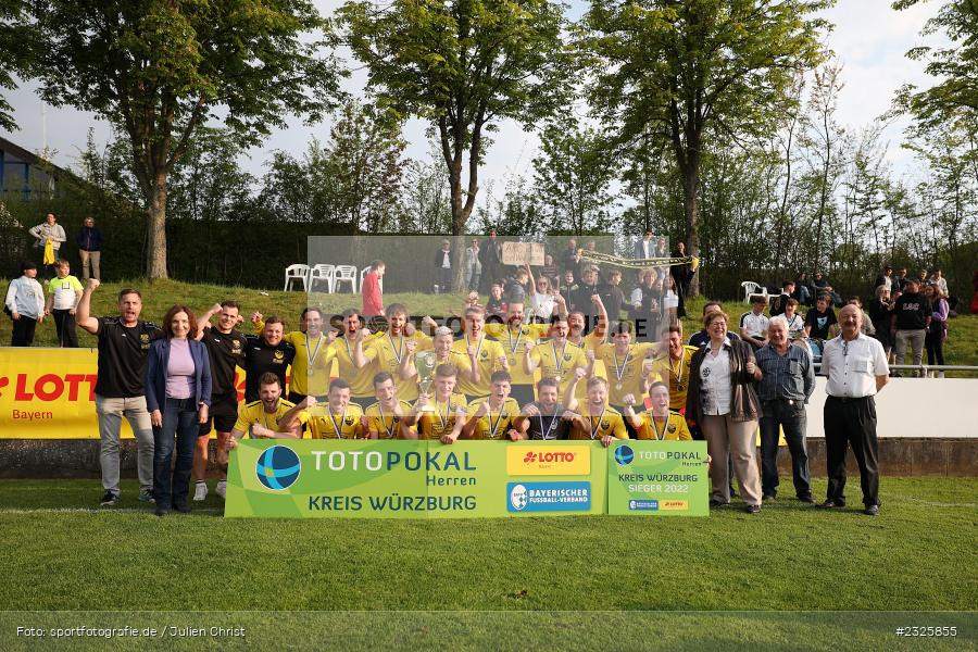 Toto Pokal, Siegerbild, Sportplatz, Eisingen, 01.05.2022, BFV, sport, action, Mai 2022, Saison 2021/2022, Fussball, Kreispokal Finale, TUS, TSV, TuS Frammersbach, TSV Eisingen - Bild-ID: 2325855