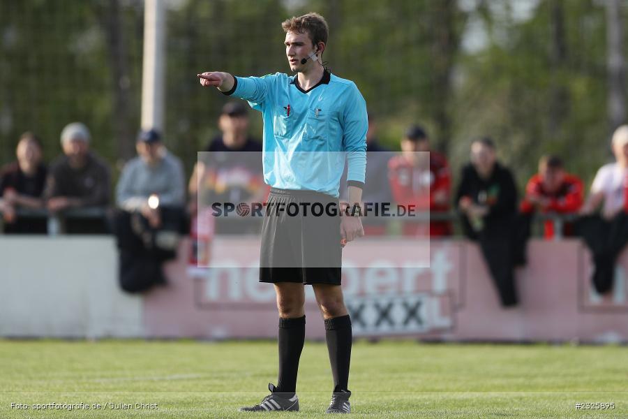 Schiedsrichter, Adrian Schmitzius, Sportplatz, Eisingen, 01.05.2022, BFV, sport, action, Mai 2022, Saison 2021/2022, Fussball, Kreispokal Finale, TUS, TSV, TuS Frammersbach, TSV Eisingen - Bild-ID: 2325895