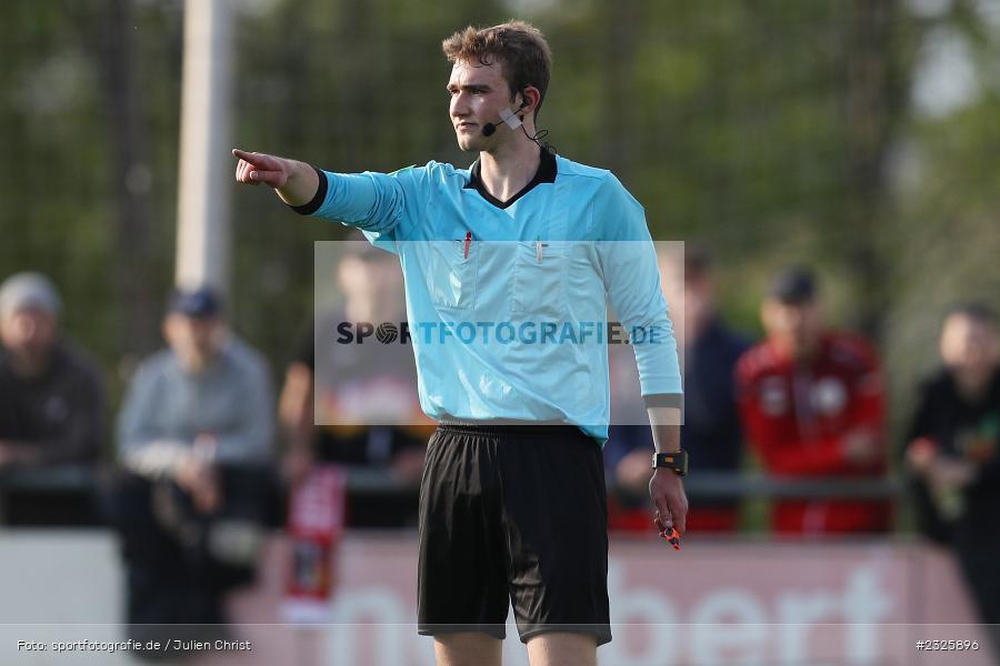 Schiedsrichter, Adrian Schmitzius, Sportplatz, Eisingen, 01.05.2022, BFV, sport, action, Mai 2022, Saison 2021/2022, Fussball, Kreispokal Finale, TUS, TSV, TuS Frammersbach, TSV Eisingen - Bild-ID: 2325896
