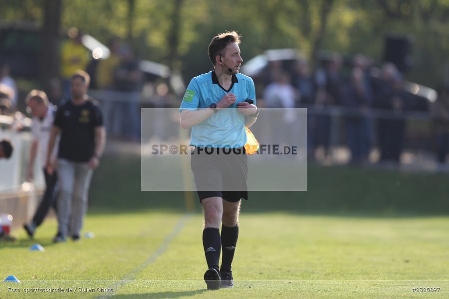 Schiedsrichter, Niklas Baudach, Sportplatz, Eisingen, 01.05.2022, BFV, sport, action, Mai 2022, Saison 2021/2022, Fussball, Kreispokal Finale, TUS, TSV, TuS Frammersbach, TSV Eisingen - Bild-ID: 2325897