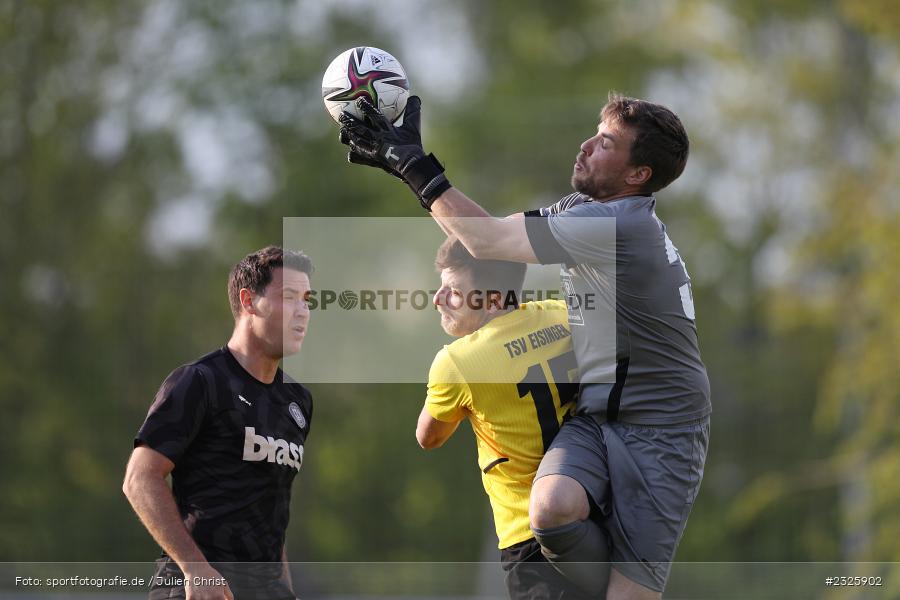 Christopher Endres, Sportplatz, Eisingen, 01.05.2022, BFV, sport, action, Mai 2022, Saison 2021/2022, Fussball, Kreispokal Finale, TUS, TSV, TuS Frammersbach, TSV Eisingen - Bild-ID: 2325902