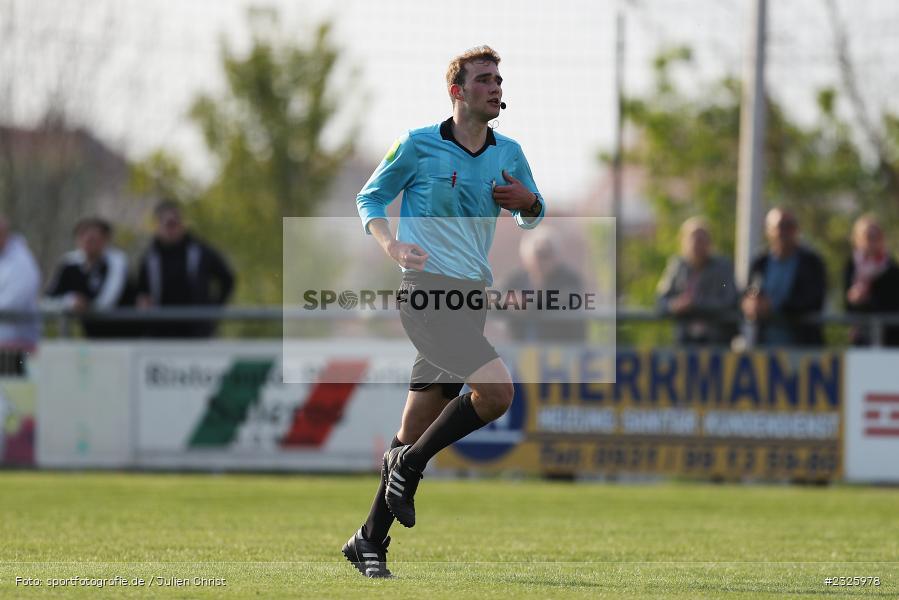 Schiedsrichter, Adrian Schmitzius, Sportplatz, Eisingen, 01.05.2022, BFV, sport, action, Mai 2022, Saison 2021/2022, Fussball, Kreispokal Finale, TUS, TSV, TuS Frammersbach, TSV Eisingen - Bild-ID: 2325978