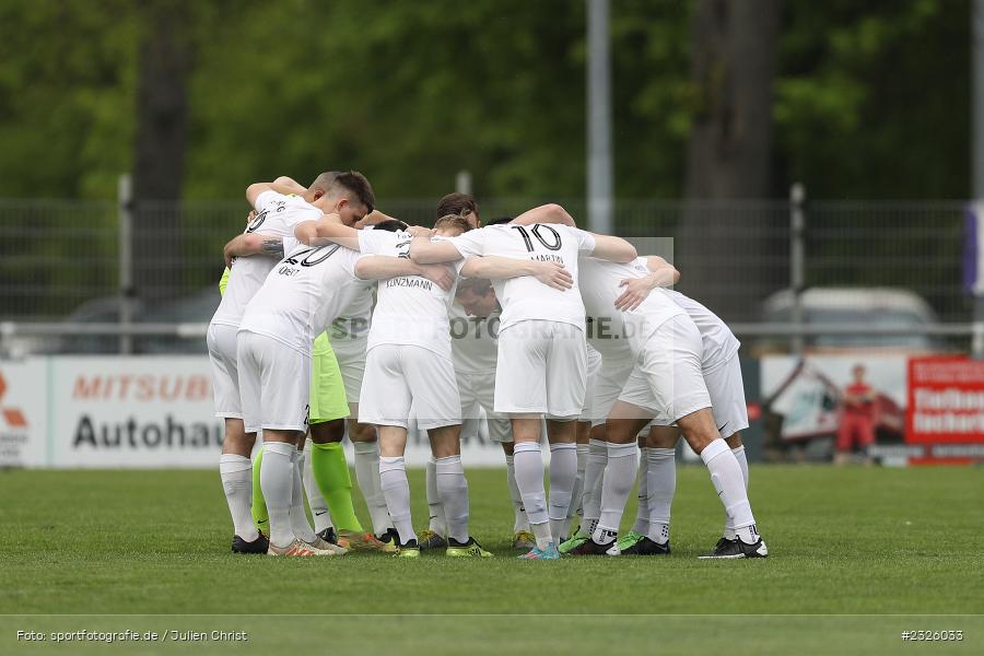 Mannschaftskreis, Sportplatz, Karlburg, 01.05.2022, BFV, sport, action, April 2022, Saison 2021/2022, Fussball, Amateure, Bayernliga Nord, FCE, TSV, FC Eintracht Bamberg, TSV Karlburg - Bild-ID: 2326033