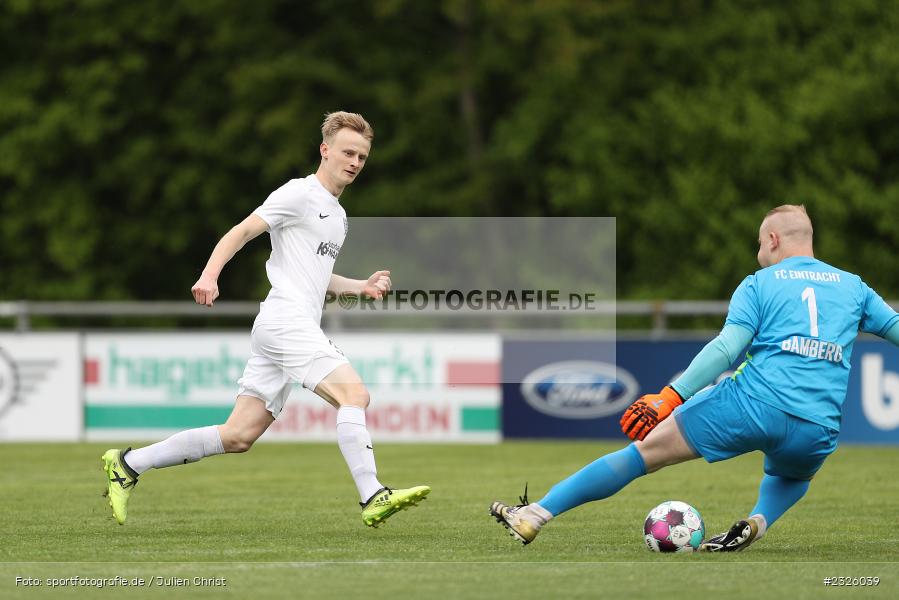 Marco Kunzmann, Sportplatz, Karlburg, 01.05.2022, BFV, sport, action, April 2022, Saison 2021/2022, Fussball, Amateure, Bayernliga Nord, FCE, TSV, FC Eintracht Bamberg, TSV Karlburg - Bild-ID: 2326039
