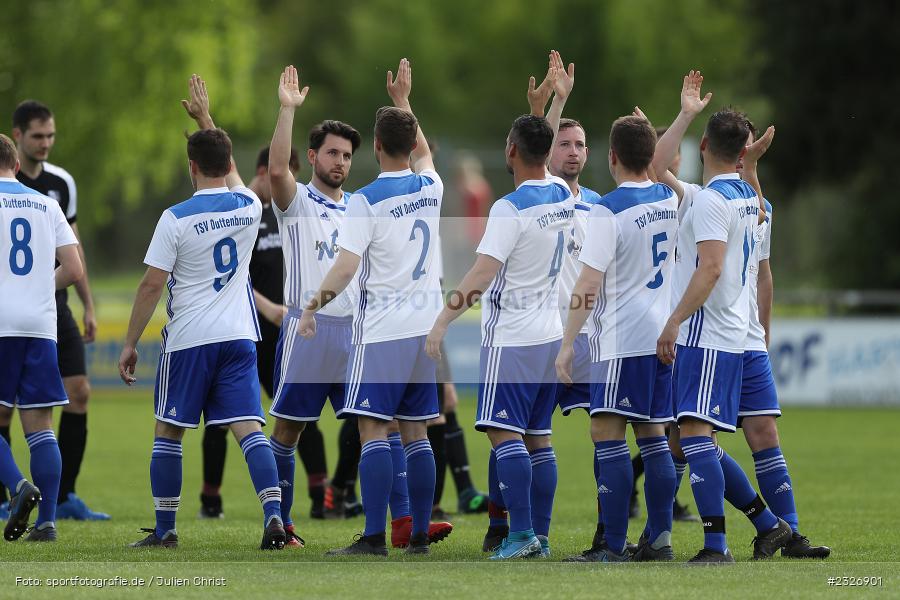 Abklatschen, Lorenz Liebler, Sportgelände, Karlstadt-Karlburg, 07.05.2022, BFV, sport, action, Mai 2022, Saison 2021/2022, Fussball, Gruppe 2, Kreisliga Würzburg, TSV, TSV Duttenbrunn, TSV Karlburg II - Bild-ID: 2326901