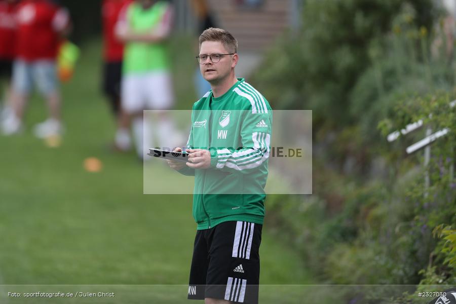 Trainer, Michael Worbis, Sportgelände, Altfeld, 08.05.2022, BFV, sport, action, Mai 2022, Saison 2021/2022, Fussball, Kreisliga Würzburg, FCG, SVA, FC Gössenheim, SV Altfeld - Bild-ID: 2327030
