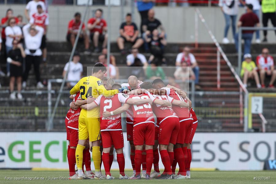 Mannschaftskreis, FLYERALARM Arena, Würzburg, 08.05.2022, DFL, sport, action, Mai 2022, Saison 2021/2022, Fussball, 3. Liga, HFC, FCW, Hallescher FC, FC Würzburger Kickers - Bild-ID: 2327087